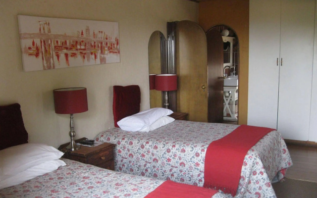 TreeTops & Treats Guest House