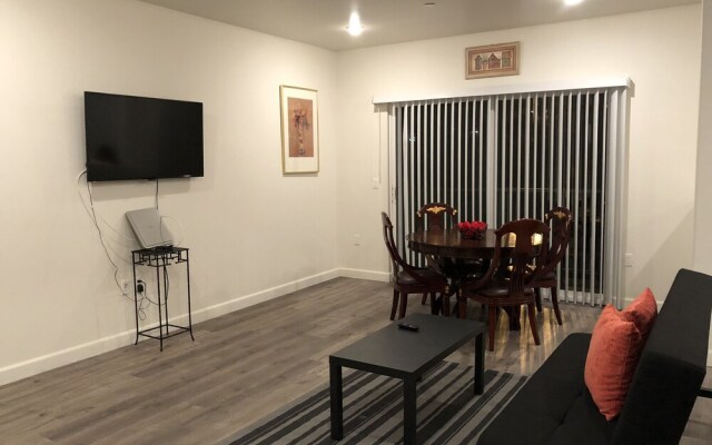 Fully Furnished Apartments near Hollywood