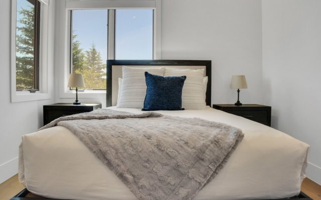 Sun Ridge Retreat 5 Bedroom Home by Redawning