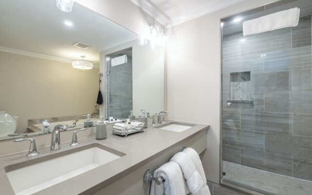 Somerset Lakeside Resort