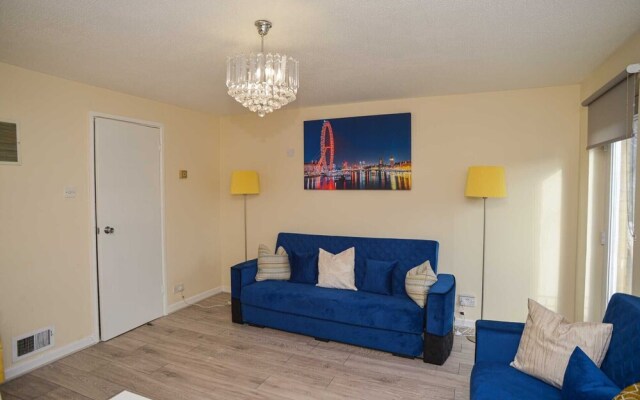 25 Min to CL! London Incredible 2bedhome Sleep 1-6