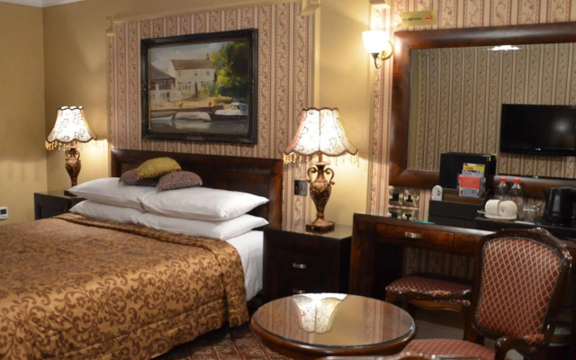 Riverside Inn