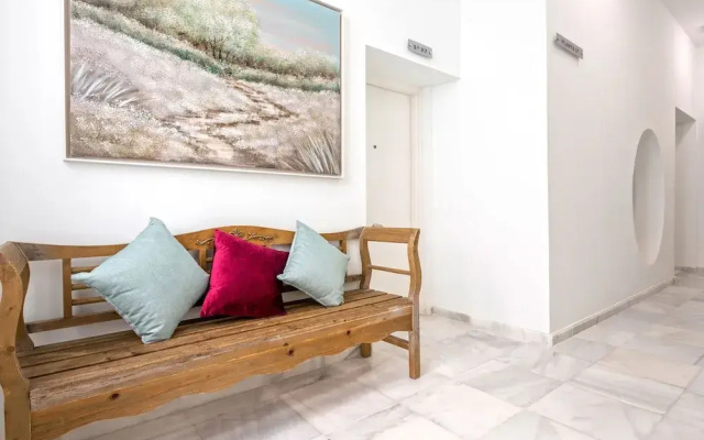 Beautiful 2BD Apartment With a Private Terrace Recaredo X