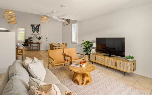 Dicky Beach Townhouse with Loft on the beach – Guest Rooms – Diddillibah