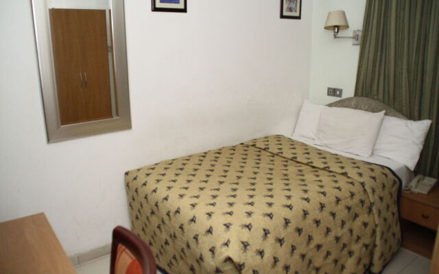 Bec Suites