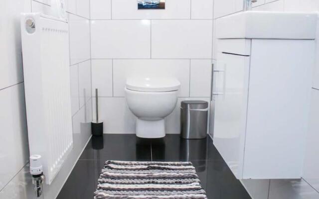 No25-Luxe Living Guest House- 2 Bed-WIFI-Free Parking-City- Beach