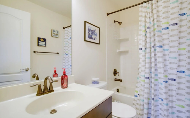 Shuttle to Beach: Millville Townhome w/ Porch