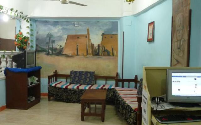 New Everest Hotel
