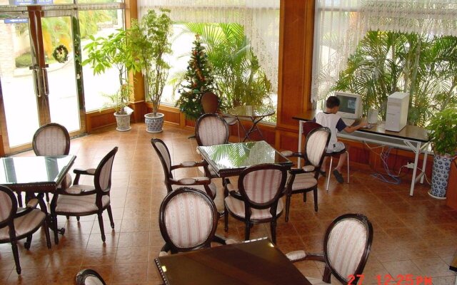 Love-Shu Business Motel