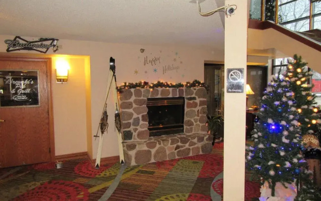 Express Suites Riverport Inn & Suites