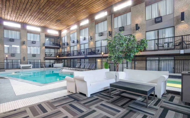 Sandman Hotel & Suites Kelowna