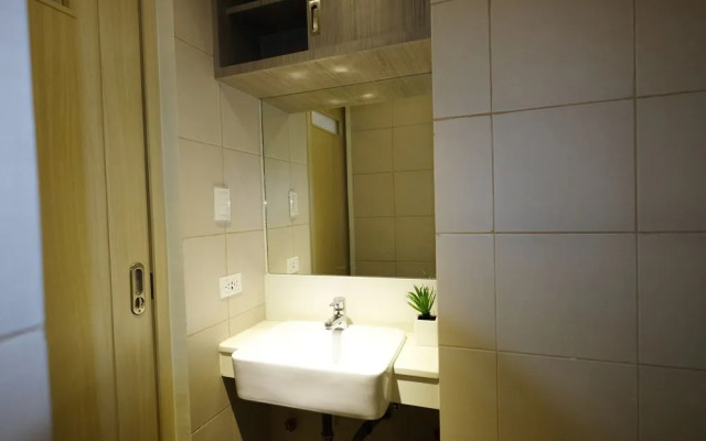 Portovita Tower 2BR 23rd FLR Black Unit W/ Balcony