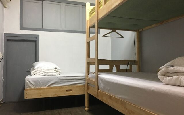 Momojein Guest House - Hostel