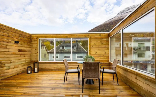 Stryn House - Hotel & Apartments