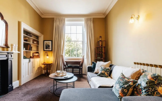 Central Townhouse With Garden Free Parking