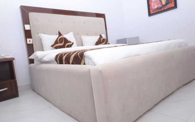 Amazing luxury 2 bedroom apartment VI