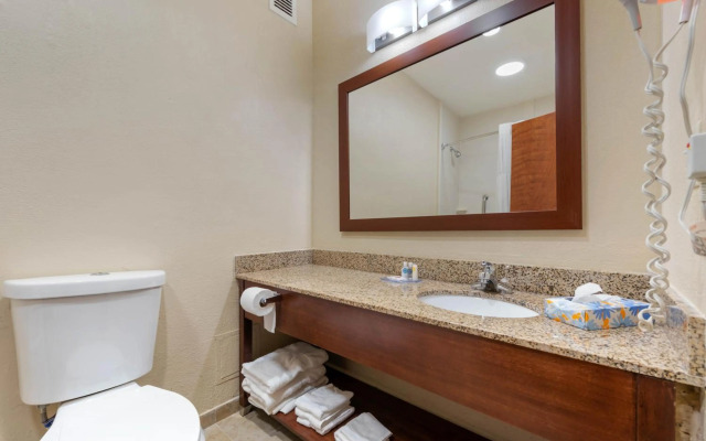 Comfort Inn & Suites