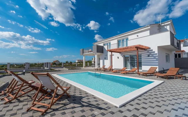 Stylish Villa With Private Pool and Terrace