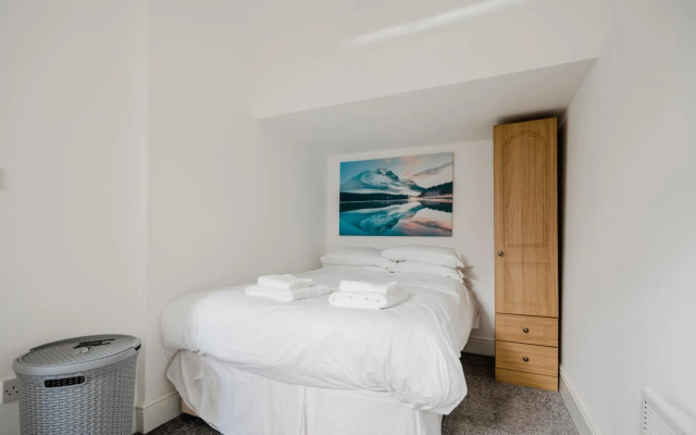 Hullidays-Theatre Hideout Apartment