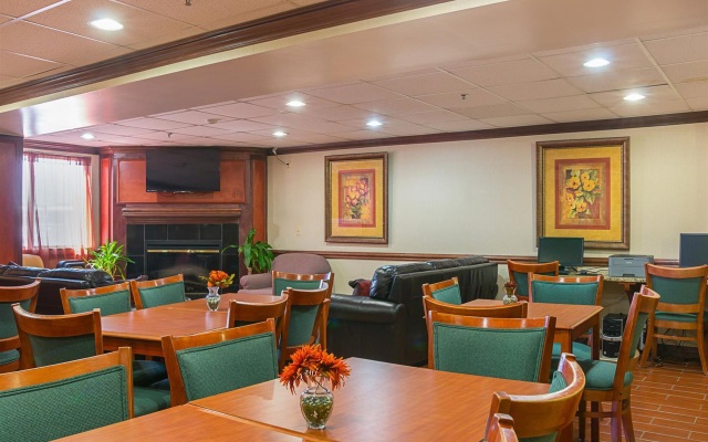 Quality Inn & Suites Detroit Metro Airport