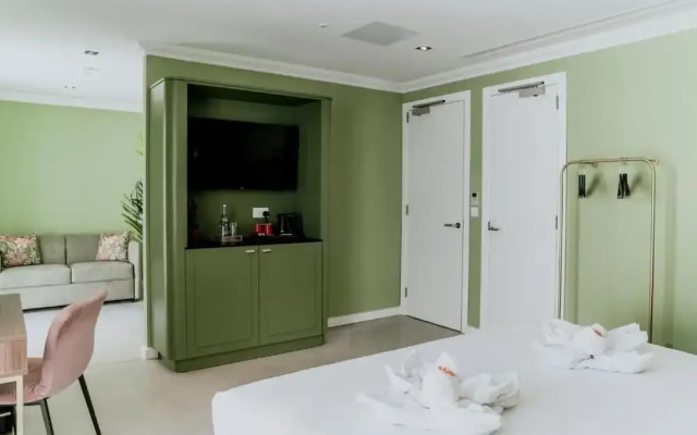 King Charles Hotel