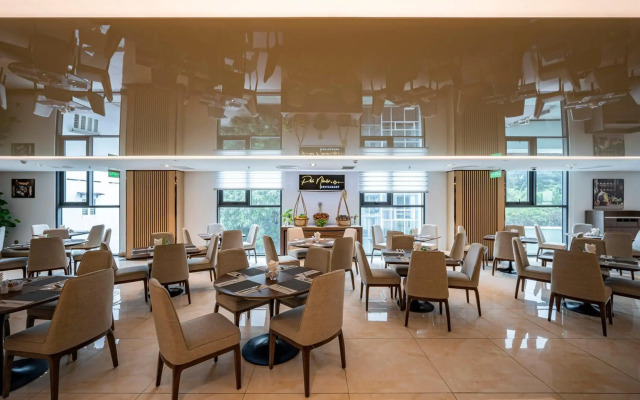 Muong Thanh Luxury Saigon Hotel