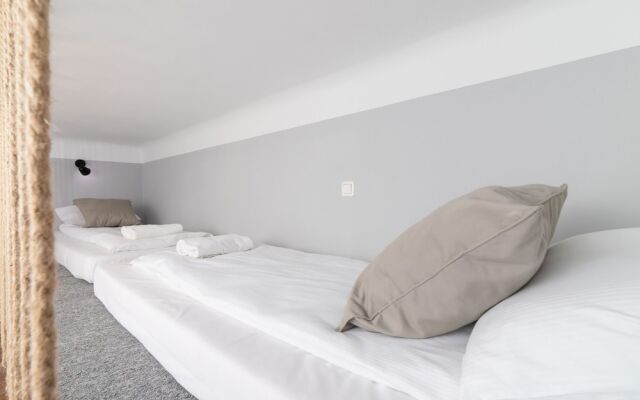 Strzelecka Apartment Cracow by Renters