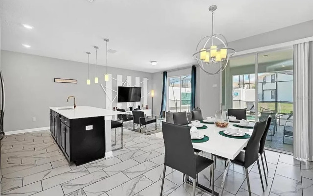 1569 SD - Modern Champions Gate Escape