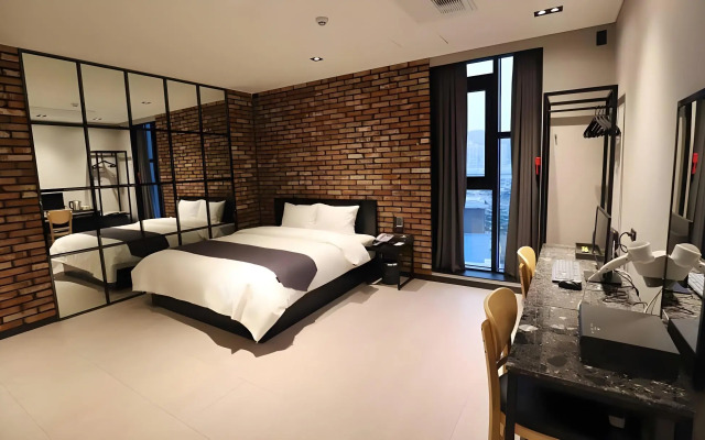Dongducheon Hotel The Gray