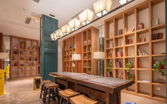World Hotel (Jinan Hexie Square Qilu Children's Hospital)