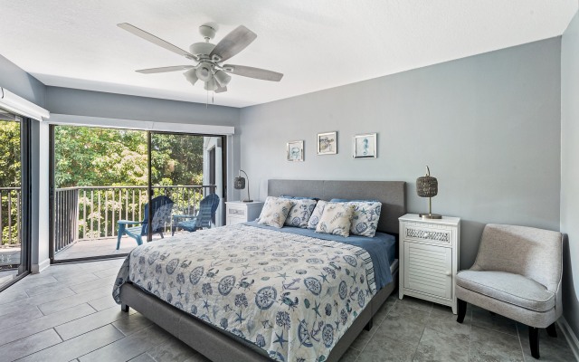 Sun Plaza West Unit 204