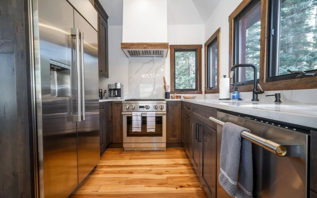 Winterleaf 4 Bedroom Home by RedAwning