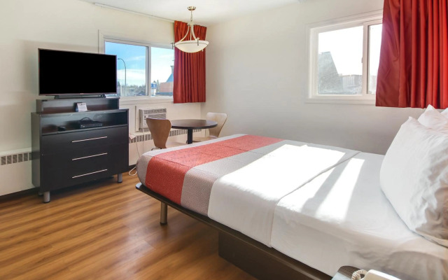 Motel 6 Lethbridge, AB