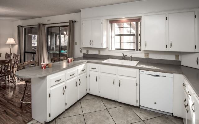 AAA Escape - Three Bedroom Cabin