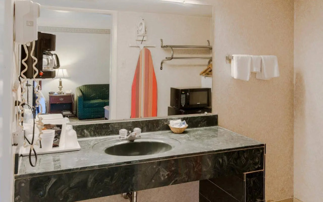 Travelodge by Wyndham Lynchburg