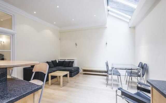 4BR mews home in the centre of exclusive South Kensington