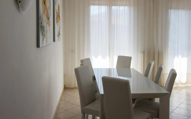 Silky House with Private Parking