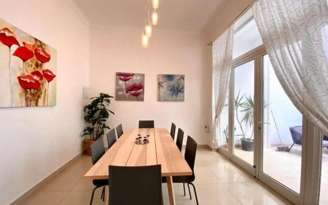 Hard to come by - modern & huge house in Sliema