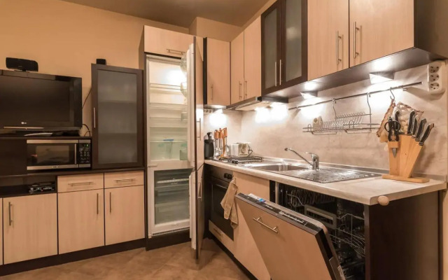 Charming, Fully-furnished, 2-bedroom apartment