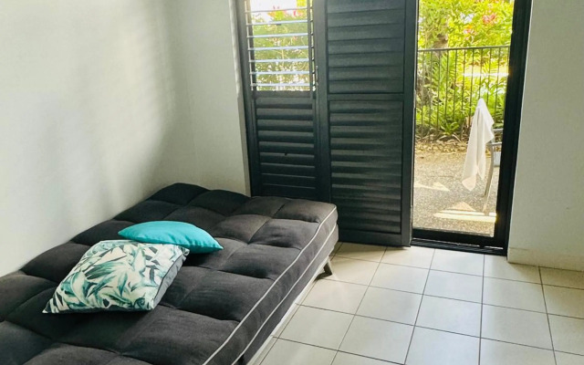 Palm Cove Pool Access Apartment