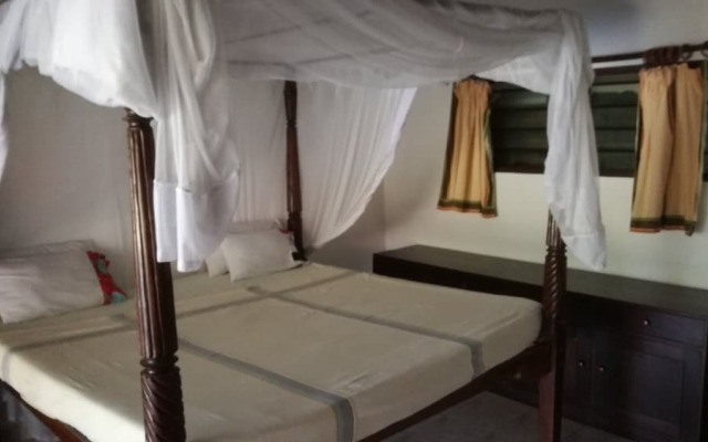 Travellers Paradise Diani - Hostel