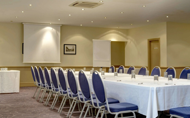 Cresta Court Hotel