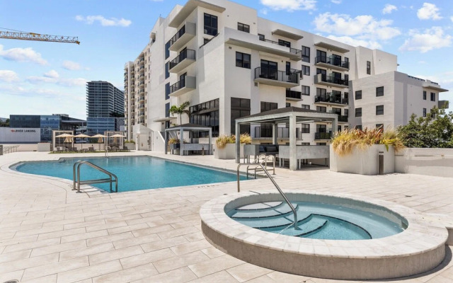 2Br2Ba Next To Jackson Memorial Hospital