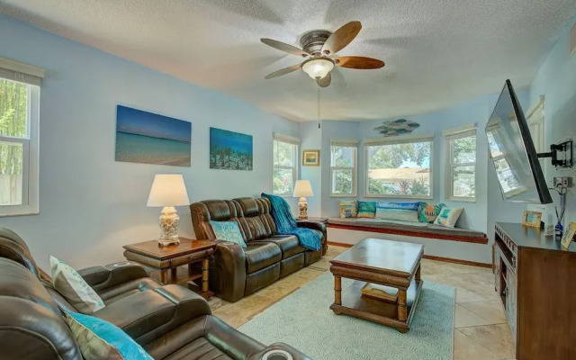 Spacious 4 3 Retreat- Heated Pool-playroom