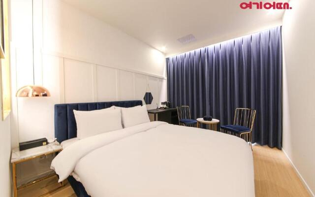 De Homme Hotel