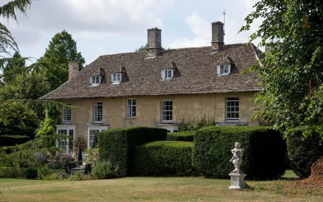 Kempsford Manor
