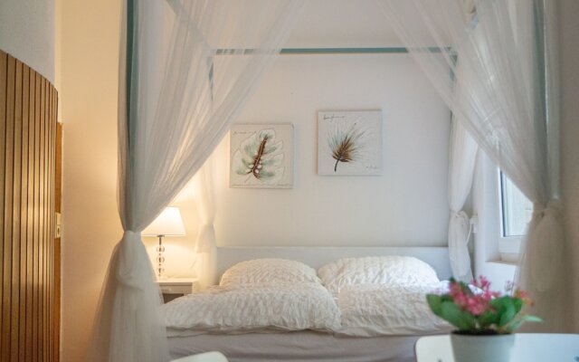 Timeless 2BR Near Downtown