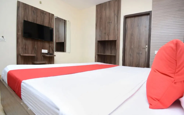OYO 28335 Hotel Classic