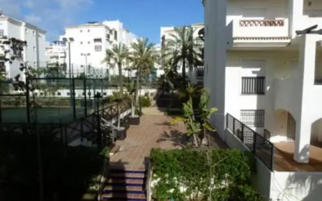 2010-Superb apt 2 bedrooms in complex with pool
