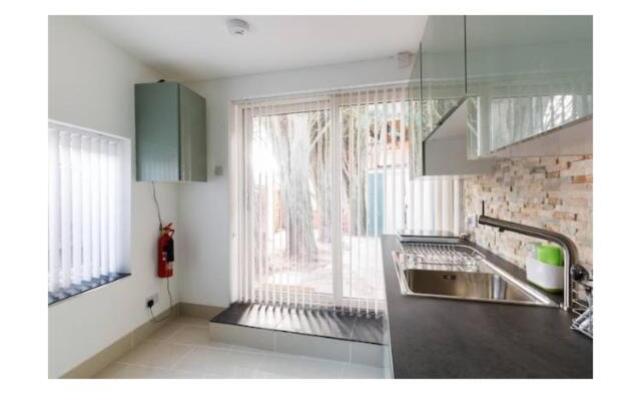 treetops flat3 Hall Green B28